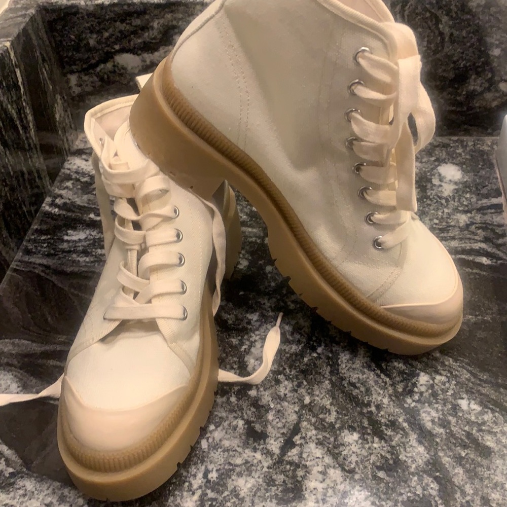 Steve Steve Madden high top sneakers never worn